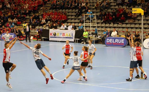 Korfbal, un deporte en el que encestan juntos hombres y mujeres El Correo